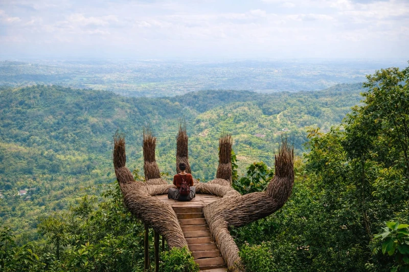 private-trip-pantai-timang-shuttle-jeep-drini-heha-sky-view-pinus-pengger
